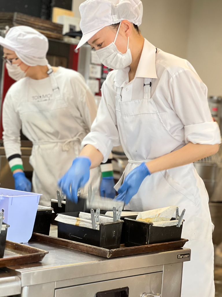 米粉パン製造風景